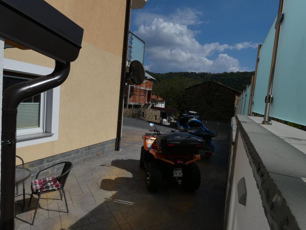 Apartment & Olive Oil Valuma Koper Exterior photo